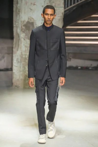 Look 10